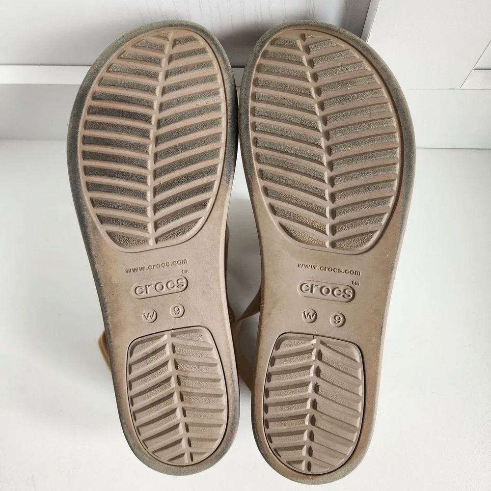 CROCS good preowned